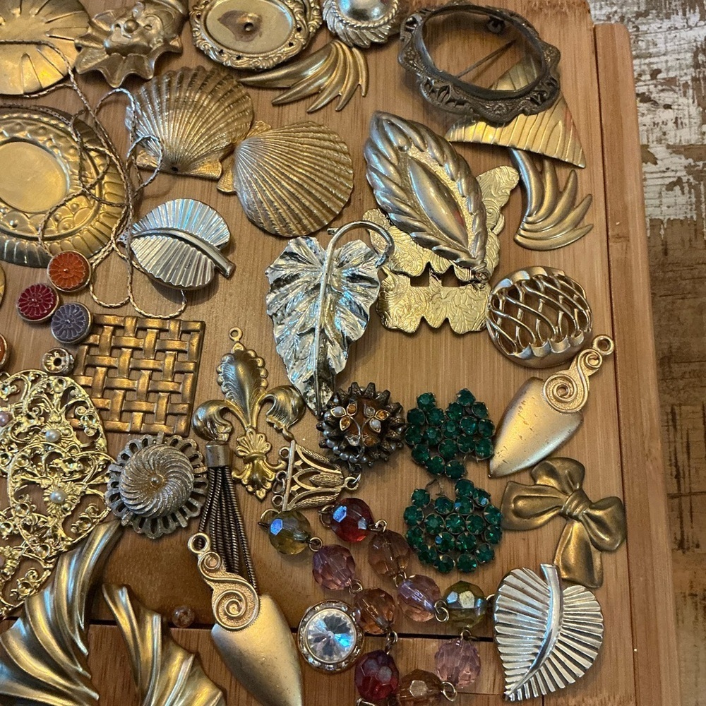 Vintage Jewelry pieces for crafting or jewelry making. - Picture 7 of 7
